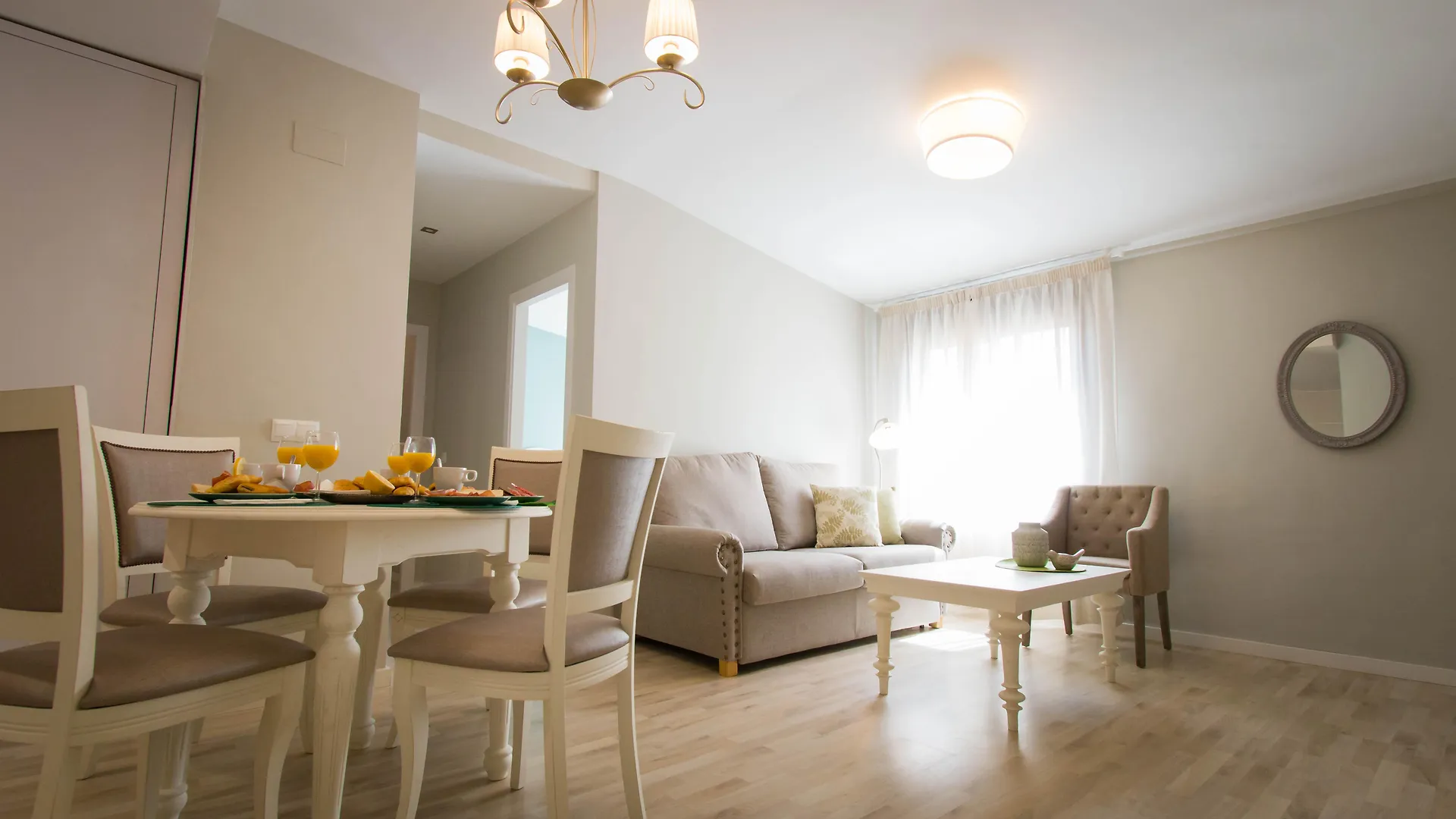 Holidays2Malaga Suites דירה